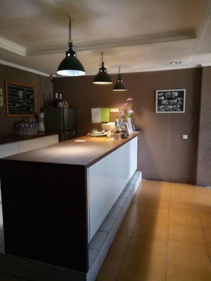 Venice Guest House Redpartner Jakarta Extérieur photo